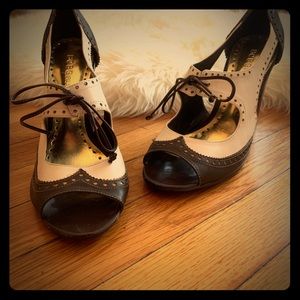 BCB Girls Vintage Peep toe Pump